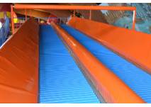 Rutsche im Indoor-Spielplatz
