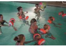 Schwimmunterricht im Schwimm- und Saunabad Aquamarina Berlin