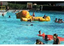 Freizeitbad Vegesack (c) Bremer Bäder GmbH Riesen-Octopus im Freibad Vegesack