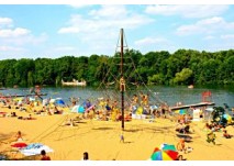 Sandstrand mit Seilzirkus © Strandbad Plötzensee, Erik Müller & Rudolf Singer GbR Strandbad Plötzensee in Berlin