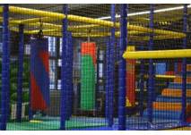(c) alex grom Tobebereich im Indoor-Spielplatz
