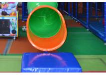 Rutsche (c) alex grom Rutsche im Indoor-Spielplatz