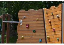 Kletterwand am Kinderspielplatz