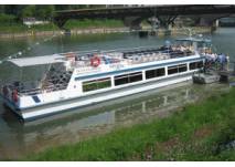 Schiff beim Anlegen auf dem Neckar