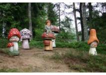 Schlühüwanapark (c) Grafenhausen Figuren im Schlühüwanapark