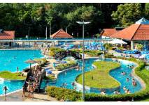Blick auf die Becken im Freibad Schwäbisch Gmünd