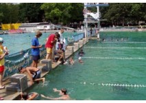 Wasserspaß im Freibad (c) Freibad Schwanseebad in Weimar Wasserspaß im Freibad (c) Freibad Schwanseebad in Weimar