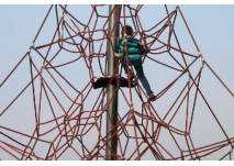 Spielen auf einem Spielplatz (c) Antje B.