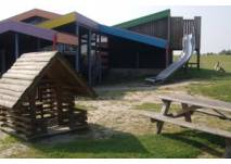 Spielen auf einem Spielplatz (c) Antje B.
