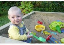 Spielen auf einem Spielplatz (c) Antje B. Spielen auf einem Spielplatz (c) Antje B.