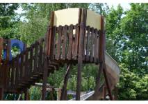 Kletterturm aus Holz