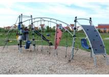Spielplatz am Lückenweg (c) Stadt Celle Klettergerüst auf dem Spielplatz Lückenweg in Celle