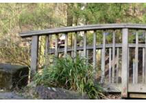 (c) alex grom Holzbrücke auf dem Aktivspielplatz