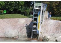 Wasserrad am Spielplatz