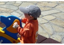 Spielen auf dem Spielplatz 