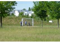Spielen auf einem Spielplatz (c) Antje B. Spielen auf einem Spielplatz (c) Antje B.