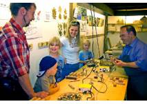 Familie in der Werkstatt