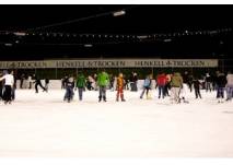 Eislaufen auf der Henkell-Eisbahn in Wiesbaden (c) Stadt Wiesbaden Eislaufen auf der Henkell-Eisbahn in Wiesbaden
