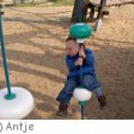 Spielen auf dem Spielplatz / Antje B.