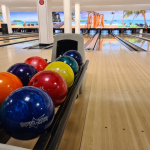 arcadia reutlingen mit bowling, lasertag, escape rooms, billard, 3d minigolf mamilade ausflugstipps