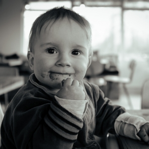 Kind beim Essen (c) Pixabay