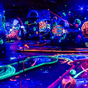 (c) Exus exus 3d neongolf ausflugstipp mamilade, schwarzlicht minigolf muenchen