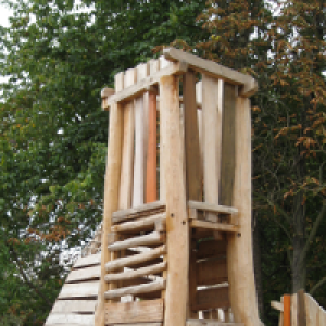 Kletterturm aus Holz