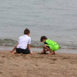 Kinder am Sandstrand