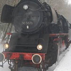 Die Fahrt mit historischen Eisenbahn (c) Aartalbahn