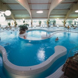 Großzügiges Becken für Nichtschwimmer im Schwimmbad in Göttingen