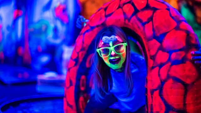 exus 3d neongolf neufahrn freising ausflugstipp mamilade, schwarzlichtgolf freising
